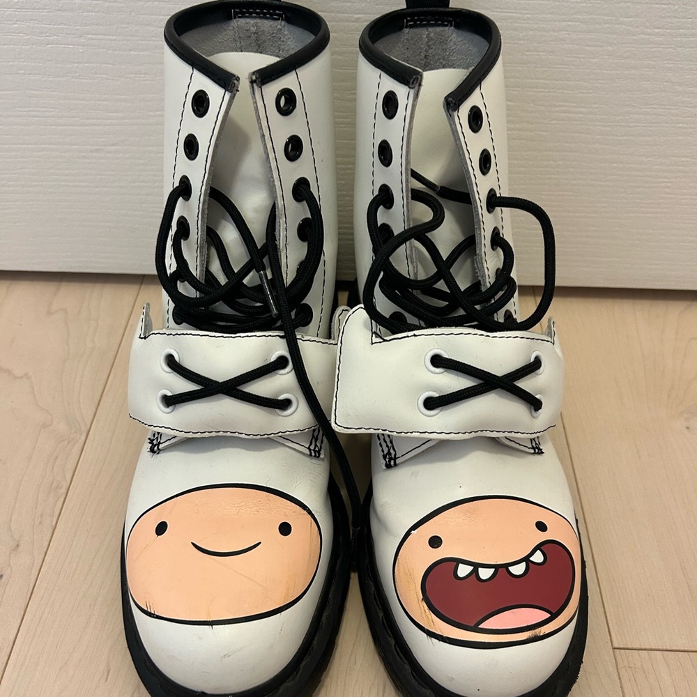 Dr. Martens Limited Edition RARE Fynn White Cartoon Boots Sz 7